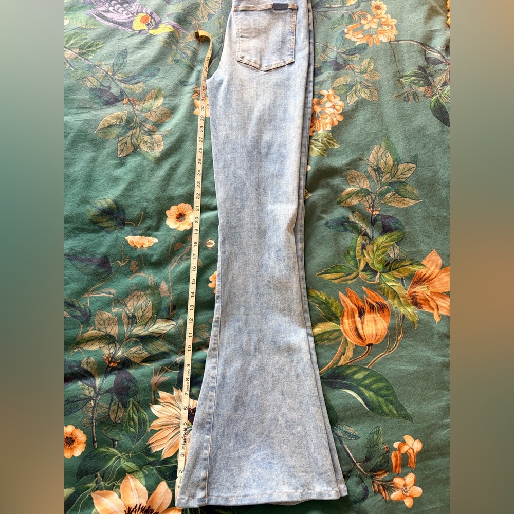 7 For All Mankind Light Wash Flare Jeans - Picture 7 of 7